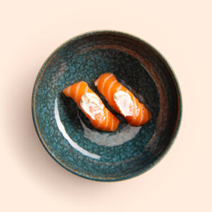 36.NIGIRI SALMÓN Y QUESO